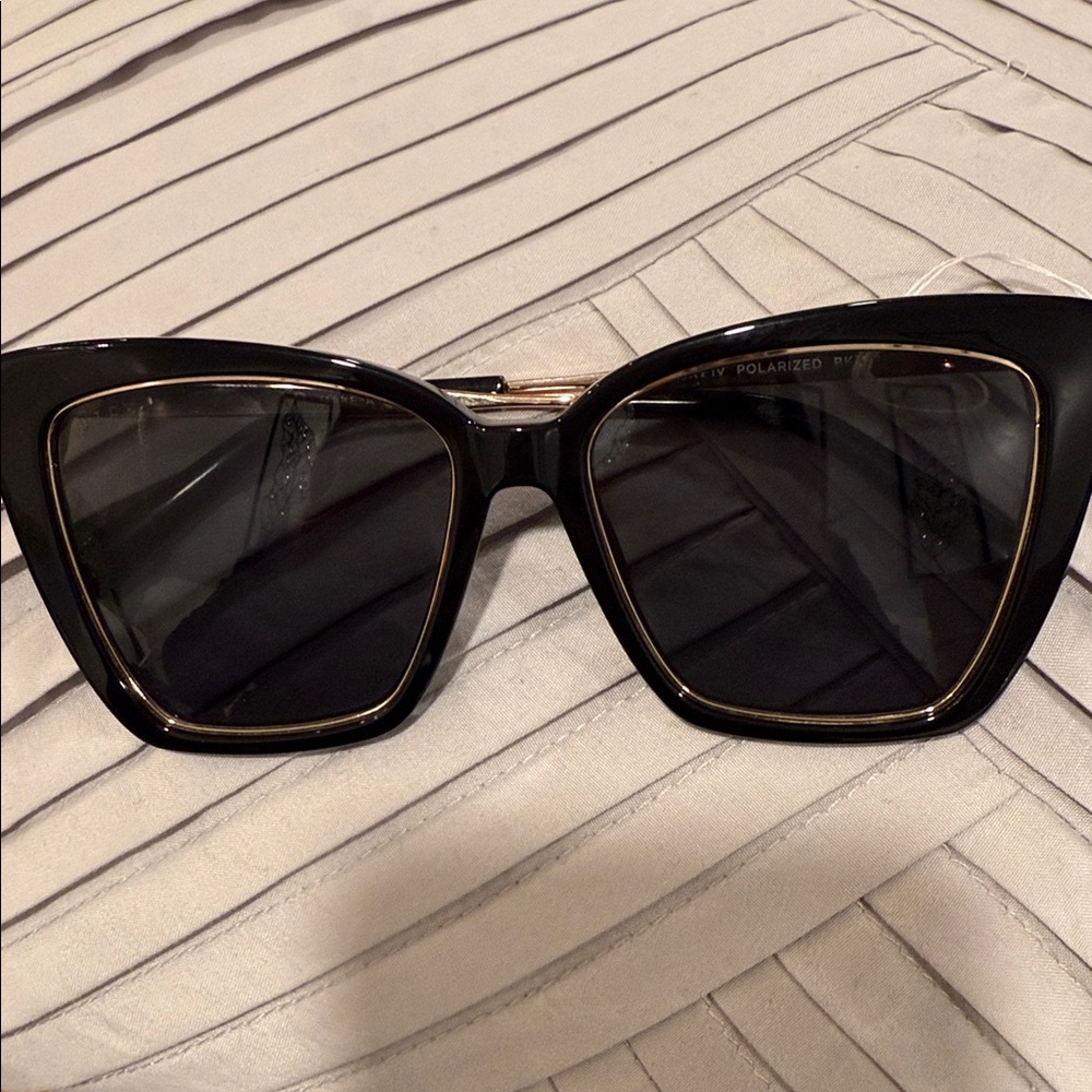 Stylish Black Cat-Eye Sunglasses
